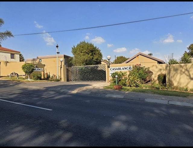 2 BEDROOM SIMPLEX FOR SALE IN HALFWAY GARDENS